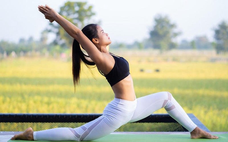Thảm yoga định tuyến là gì? Lợi ích và cách sử dụng thảm